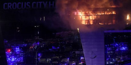 Crocus City Hall u plamenu