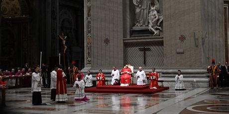 Papa Franjo predvodi misu za Veliki Petak - 4