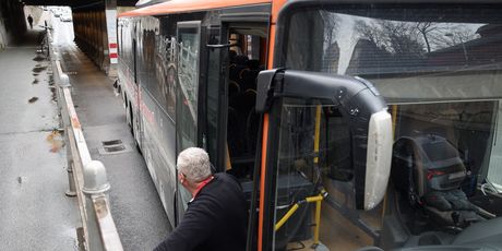 Autobus zapeo u Miramarskoj - 9