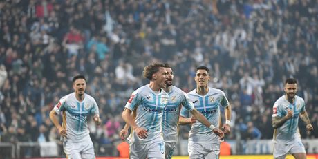 Toni Fruk slavi pogodak