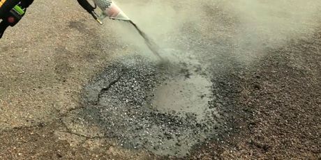 Brzo krpanje rupa na cesti