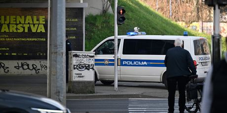 Uklonjen kontejner koji je pao s prikolice na Aveniji Marina Držića - 6