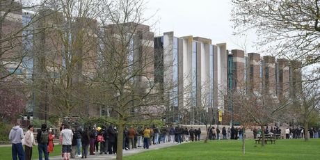 Studenti u redu za antibiotik