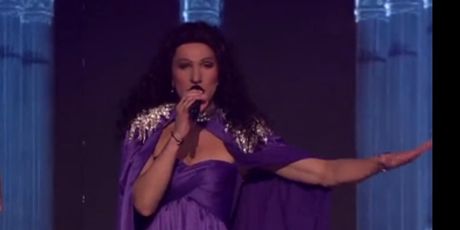 David Amaro kao Doris Dragović