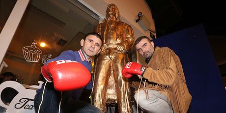 Spomenik Chucku Norrisu - 7