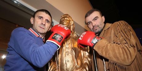 Spomenik Chucku Norrisu - 8