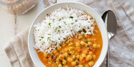 Slanutak u kremastom umaku s kuhanom rižom