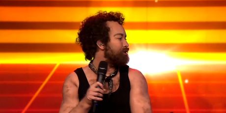 Dora Trogrlić kao Michael Sembello