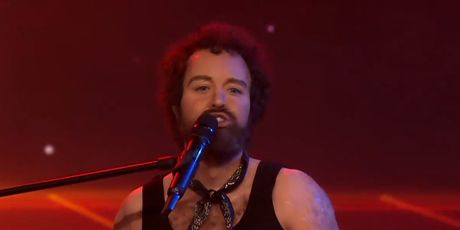 Dora Trogrlić kao Michael Sembello