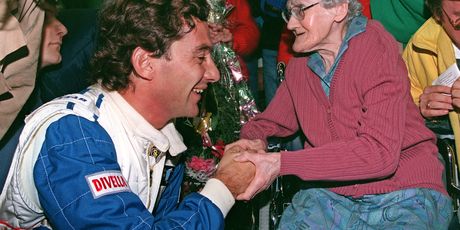 Obožavateljica Jeannea Damerota i Ayrton Senna u veljači 1994. (Foto: AFP)