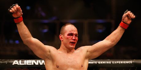 Junior dos Santos (Foto: AFP)