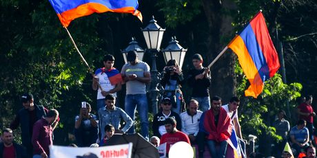 Armenski vođa prosvjeda poručuje eliti: Odstupite ili vas čeka cunami! (Foto: AFP)