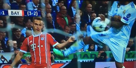 Kimmich nabacuje, Marcelo igra rukom u šesnaestercu (Screenshot)