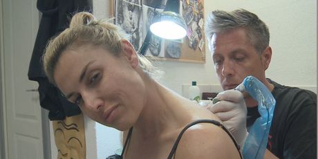 Gianna Apostolski pred kamerama IN Magazina napravila šestu tetovažu (Foto: Dnevnik.hr) - 2