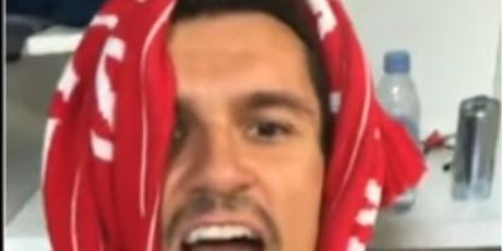 Dejan Lovren u svlačionici (Screenshot)
