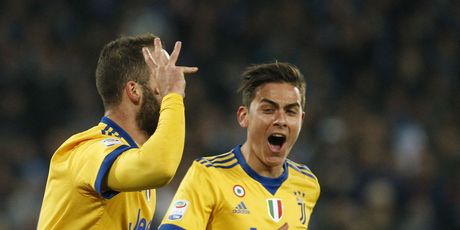 Paulo Dybala i Gonzalo Higuain (Foto: AFP)