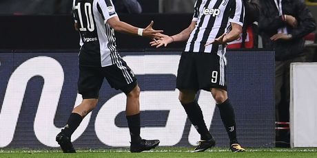 Paulo Dybala i Gonzalo Higuain (Foto: AFP)