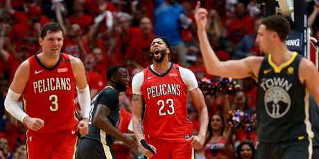 Anthony Davis protiv Golden Statea (Foto: AFP)