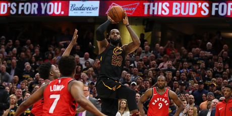 LeBron James pogađa pobjednički šut (Foto: AFP)