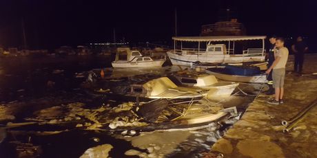 Požar na brodicama u Sv. Filipu i Jakovu (Foto: MPPI)