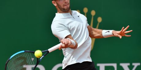 Borna Ćorić udara forehand (Foto: AFP)