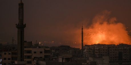 Okolica Damaska osvijetljena raketama, ilustracija (Foto: AFP)