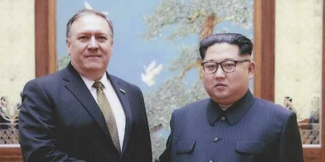 Mike Pompeo i Kim Jong Un (Foto: AFP)