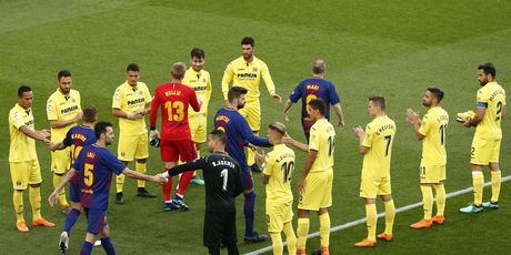 Villarreal dao Barceloni počasnu stražu (Foto: AFP)