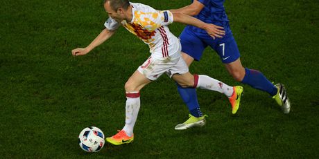 Ivan Rakitić i Andres Iniesta (Foto: AFP)