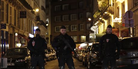 Napadač izbo nekolicinu ljudi nožem u centru Pariza, policija ga ubila (Foto: AFP)