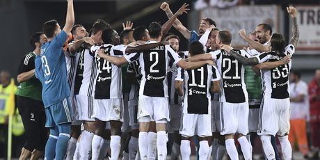 Igrači Juventusa slave osvojeni Scudetto (Foto: AFP)