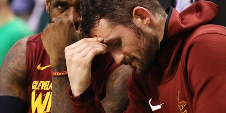 LeBron i Kevin Love (Foto: AFP)