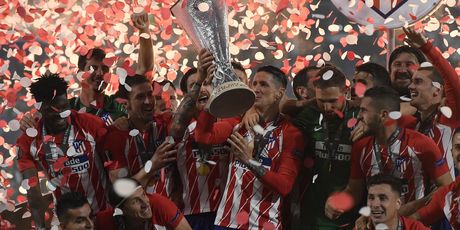 Torres slavi sa suigračima (Foto: AFP)