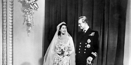 Kraljica Elizabeta II. u vjenčanici Normana Hartnella
