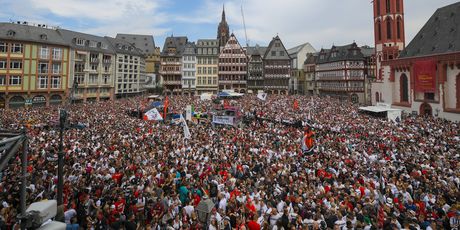 Navijači Eintrachta (Foto: AFP)