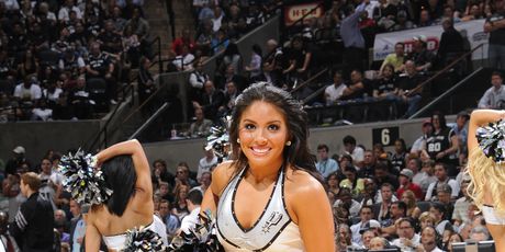 Cheerleadersice San Antonio Spursa (Foto: AFP)