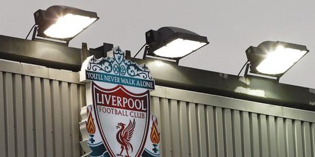 Grb Liverpoola na Anfieldu (Foto: AFP)