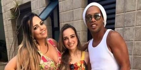 Ronaldino s djevojkama (Foto: Instagram)