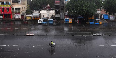 Indija, ciklon Fani (Foto: Dibyangshu SARKAR / AFP)