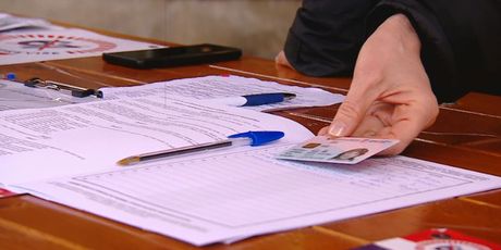 Prikupljanje potpisa za referndum (Foto: Dnevnik.hr)