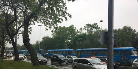 Zastoj tramvaja na Držićevoj (Foto: Dnevnik.hr)