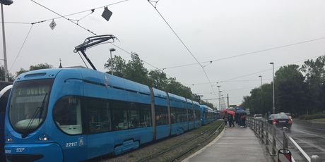 Zastoj tramvaja na Aveniji Marina Držića (Foto: Dnevnik.hr)