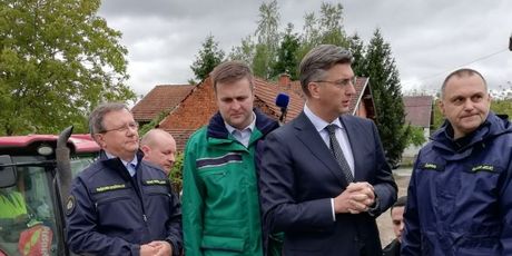 Premijer Plenković i ministar Ćorić u posjeti ugroženom području (Foto: Dnevnik.hr)