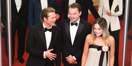 Brad Pitt, Leonardo DiCaprio i Margot Robbie (Foto: AFP)