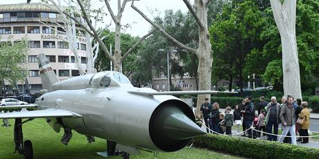 Brojni građani došli vidjeti Perešinov MiG (Foto: MORH) - 1