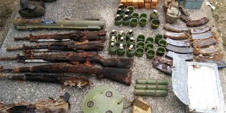 U grobu pronađena velika količina oružja (Foto: PU vukovarsko-srijemska) - 1