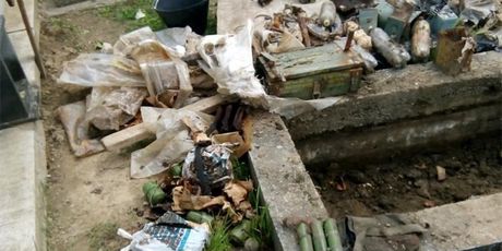 U grobu pronađena velika količina oružja (Foto: PU vukovarsko-srijemska) - 2