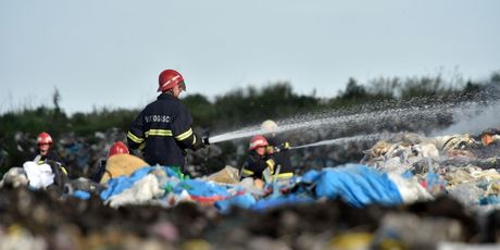 Veliki požar na deponija smeća u Totovcu (Fhoto: Vjeran Zganec Rogulja/PIXSELL) - 1