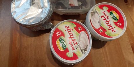Domaća hrana u plastičnim posudicama