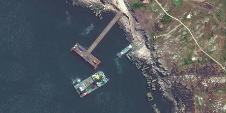 Satelitske snimke Zmijskog otoka, 12. svibnja - 3